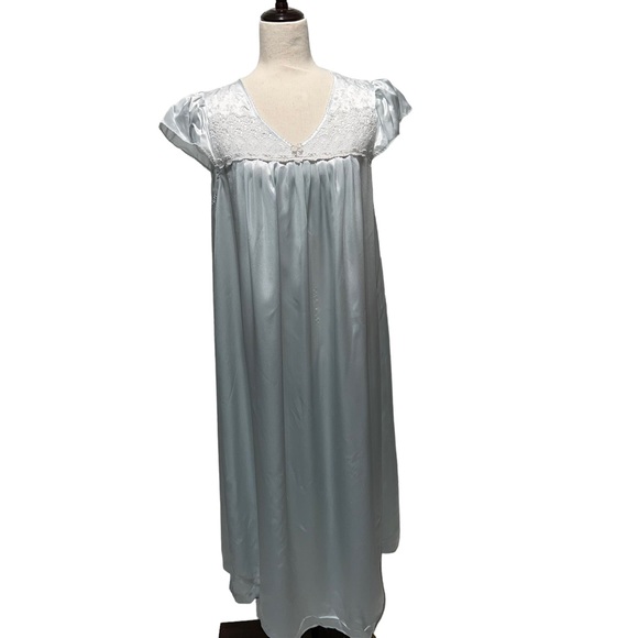 Oscar de la Renta Other - Oscar de la Renta Lace Trim Embellishment Nightgown